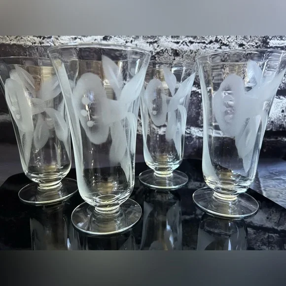 Set of 4 Mid- Century Etched Footed Floral Ice Tea/Water Glasses - Picture 2 of 11